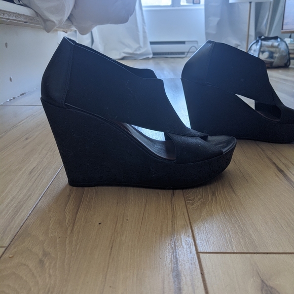 Shoes - Picture 1 of 3